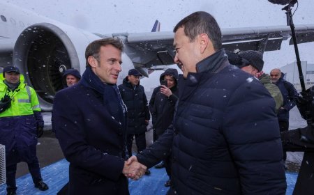 Франция президенті Астанаға келіп жетті