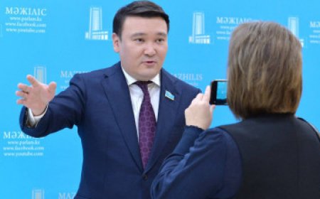 «Назарбаевтай құзыретім жоқ»: Мақсат Толықбай басы дауға қалған інісіне қатысты пікір білдірді