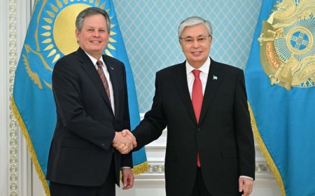 Мемлекет басшысы АҚШ сенаторы Стив Дэйнсті қабылдады
