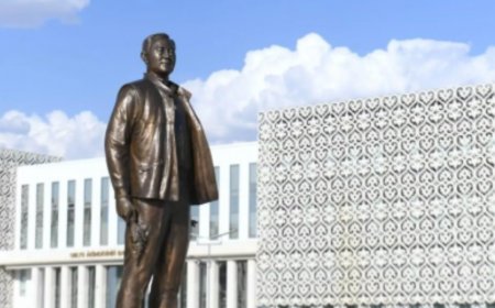 «Алып тастайтын өкілеттігім жоқ»: Түркістан әкімі Назарбаевтың ескерткіші туралы