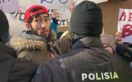 «Расында да саяси бірдеңе келе жатыр ма?»: ШЫҰ қарсаңында «Oyan, Qazaqstan» белсендісі қамауға алынды