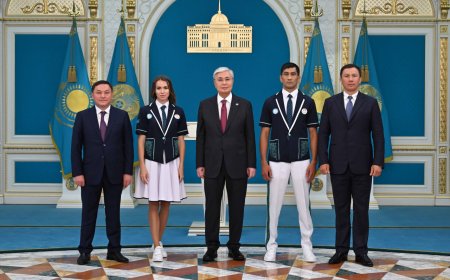 Тоқаев Олимпиадаға қатысатын ел құрамасына Мемлекеттік туды тапсырды