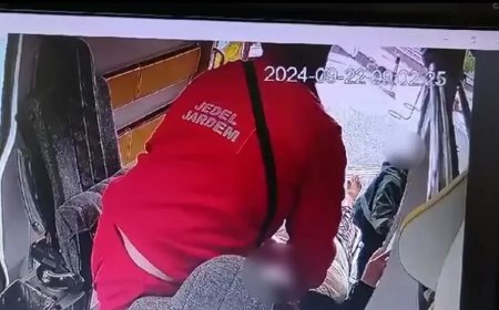 Алматыда жедел жәрдем дәрігері ессіз жатқан науқастың алқасын шешіп алған