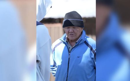 «Қоқыс шығарып жан бағып жүрген едім...»: Маскадағы жігіт жалғызбасты әкеге қуаныш сыйлады