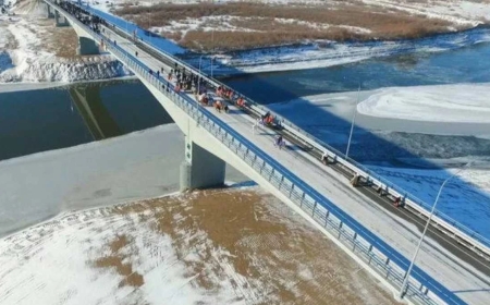 Атырауда құрылысына 10 миллиардқа жуық қаржы жұмсалған көпір опырылып қалды