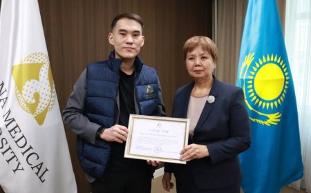 Ұшақта адамды өлімнен арашалап қалған студент марапатталды