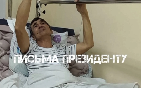 «4 мың теңге берген». Атырауда әкімдік ағаштан құлаған қызметкерге қатысты мәлімдеме жасады
