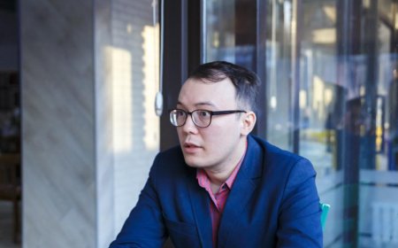 «Тым әдепсіз»: Ханбибі Есенқарақызы Дулат Исабековтің асында көңіл айтудың орнына, өзінe мемлекеттік сыйлық сұраған