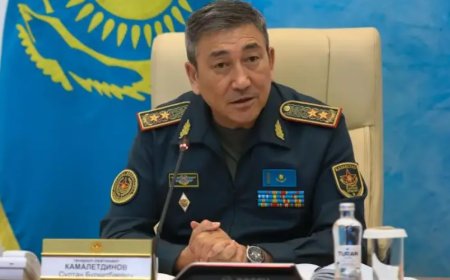 «Құқығым бар»: Қорғаныс министрінің орынбасары қазақ тілінде жауап беруден бас тартты
