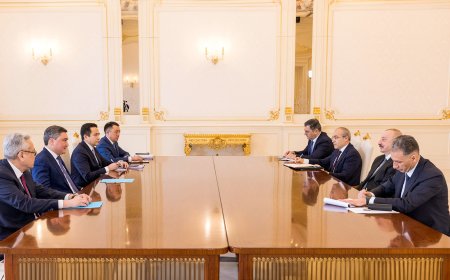 Олжас Бектенов посетил Баку с официальным визитом