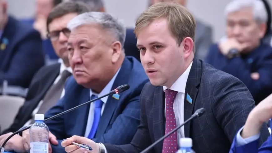 «Орыс болғаным үшін кемсітіп жатыр»: депутат Шаталов желіде тағы бір жазба жариялады