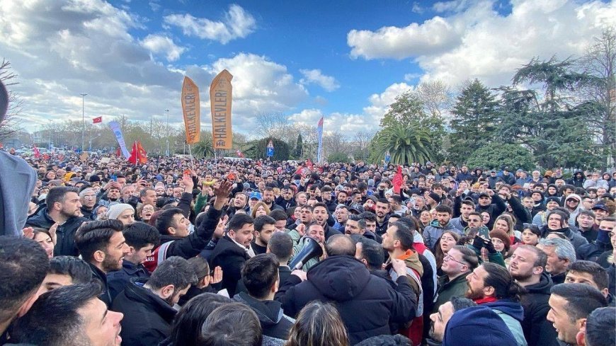 В Стамбуле вспыхнули столкновения с полицией на фоне задержания мэра