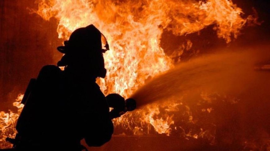 В Астане загорелся газгольдер во дворе жилого дома