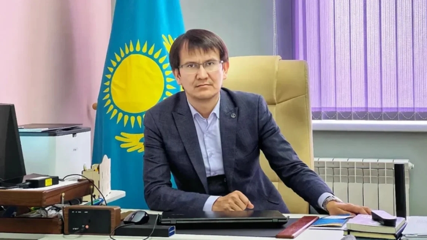 Ұстаз Аятжан Ахметжанұлы мектепте телефон пайдалануға шектеу қоюды ұсынды