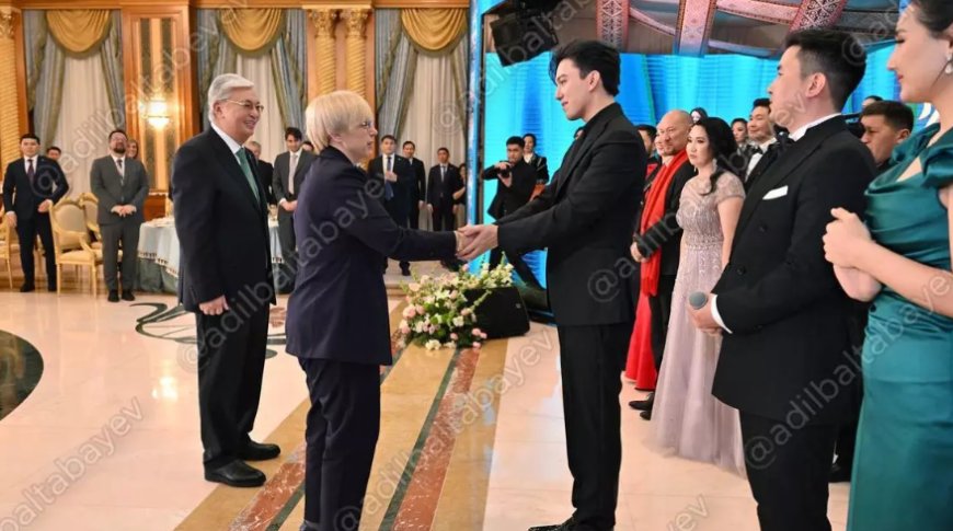 «Бірнеше рет сұраған»: Словения президенті Димаш Құдайбергеннің жанкүйері болып шықты (ФОТО)