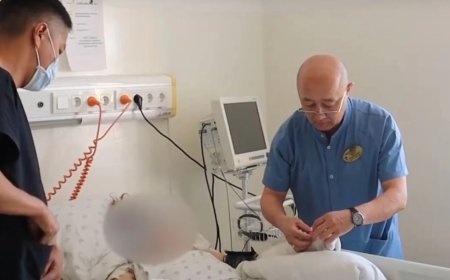 «Намаз оқиды»: Әйелін балталап тастаған мұғалімді әріптестері ақтап отыр