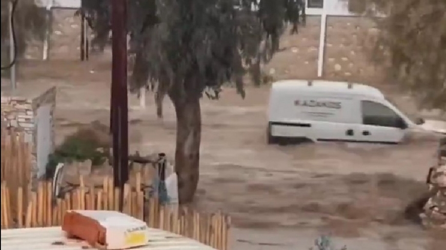 Наводнение на острове Парос: греческий курорт ушёл под воду после мощного шторма