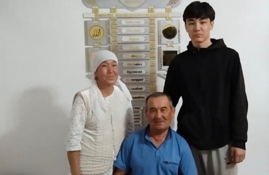 «Өтірік талып жатыр, тұрады»: Маңғыстаулық оқушы қора тазаламағаны үшін соққыға жығылып, жан тапсырды