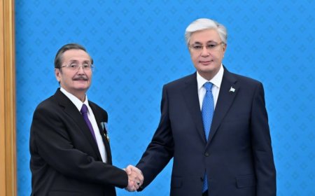Белгілі әнші Қайрат Байбосынов Еңбек Ері атанды