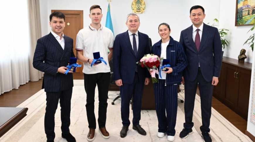 Алматы әкімдігі даудан кейін Олимпиада жүлдегерлеріне пәтер кілтін табыс етті