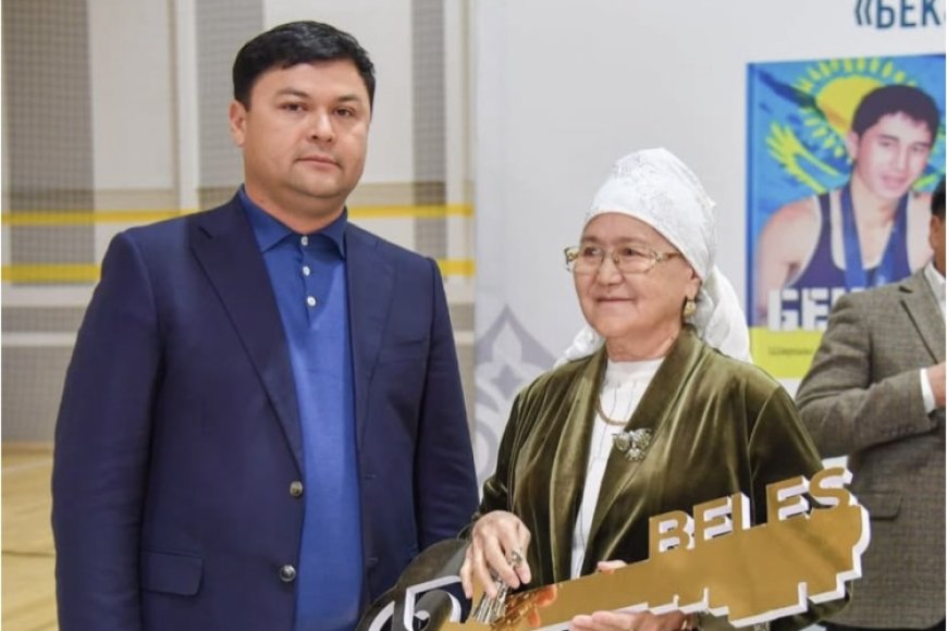 Белгілі кәсіпкер Бекзат Саттархановтың анасына пәтер сыйлады