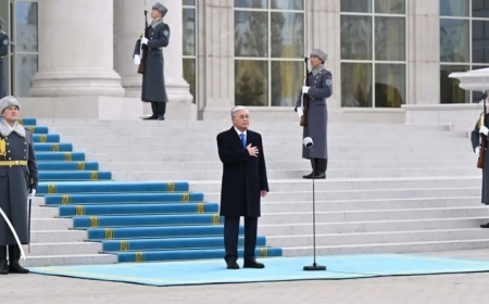 Президент Мемлекеттік ту көтеру рәсіміне қатысты (ФОТО)