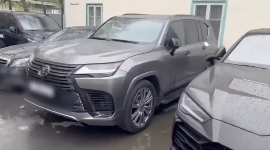 Lamborghini, Mercedes, асыл тұқымды жылқылар: депутат бюджет қажысын жымқырды деген күдікке ілінді