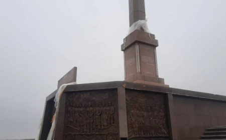 Солтүстік Қазақстанда Алашорданың құрметіне қойылған ескерткішті белгісіз біреулер қиратып кетті