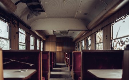 Екі бала жансақтау бөлімінде жатыр: Алматыда пойызға мінген 50 жолаушы уланып қалды