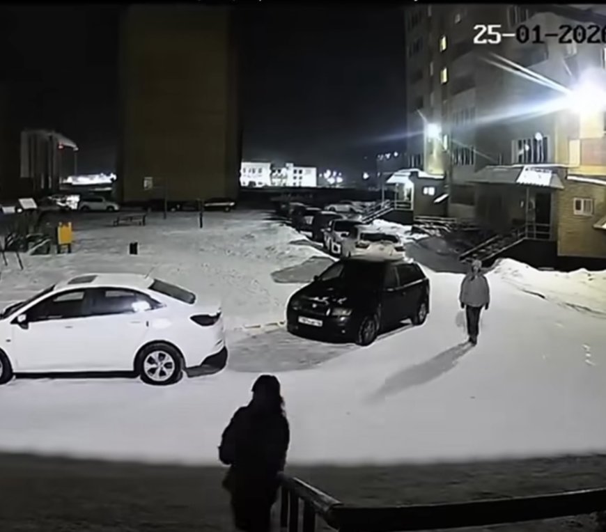 Бейтаныс әйелдің қыздың соңынан аңдыған видеосы желіні шулатты