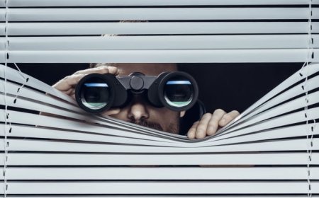 Аңдыған және терезеден сығалаған: Атырауда «Сталкинг» бабымен алғашқы үкімдердің бірі шықты