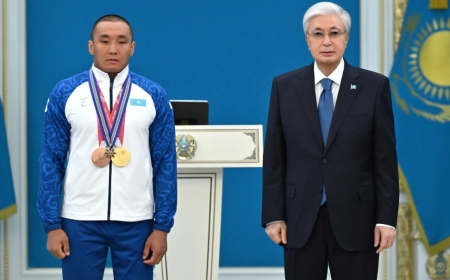 Тоқаев Паралимпиада ойындарының чемпионы Ербол Хамитовты марапаттады