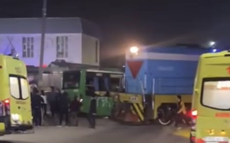 «Алты адам зардап шекті»: Алматы  маңында  пойыз бен автобус соқтығысты