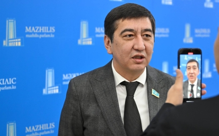 «Көрінген әумесер әлеуметтік желіде «әулие» болып кетті» – Ринат Зайыт