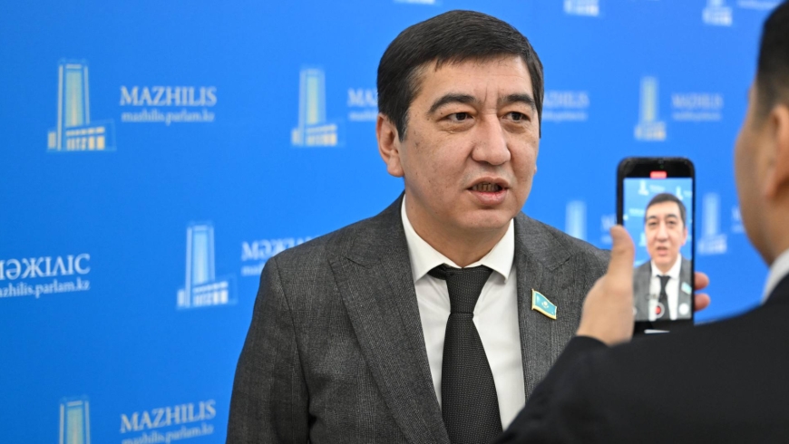 «Көрінген әумесер әлеуметтік желіде «әулие» болып кетті» – Ринат Зайыт