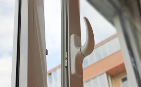 Павлодарда төрт жасар қыз терезеден құлап кетті